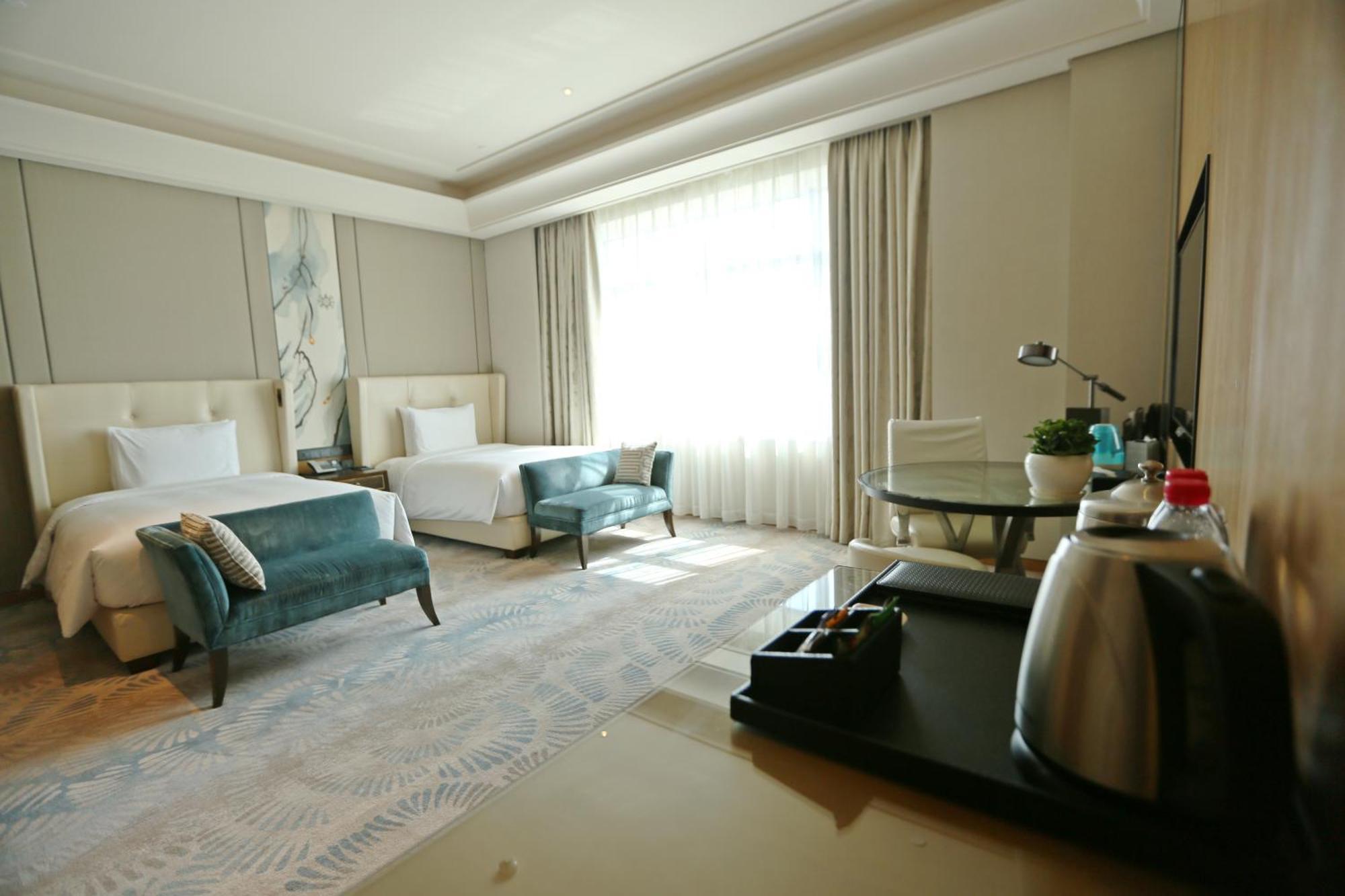 Hilton Урумчи Экстерьер фото