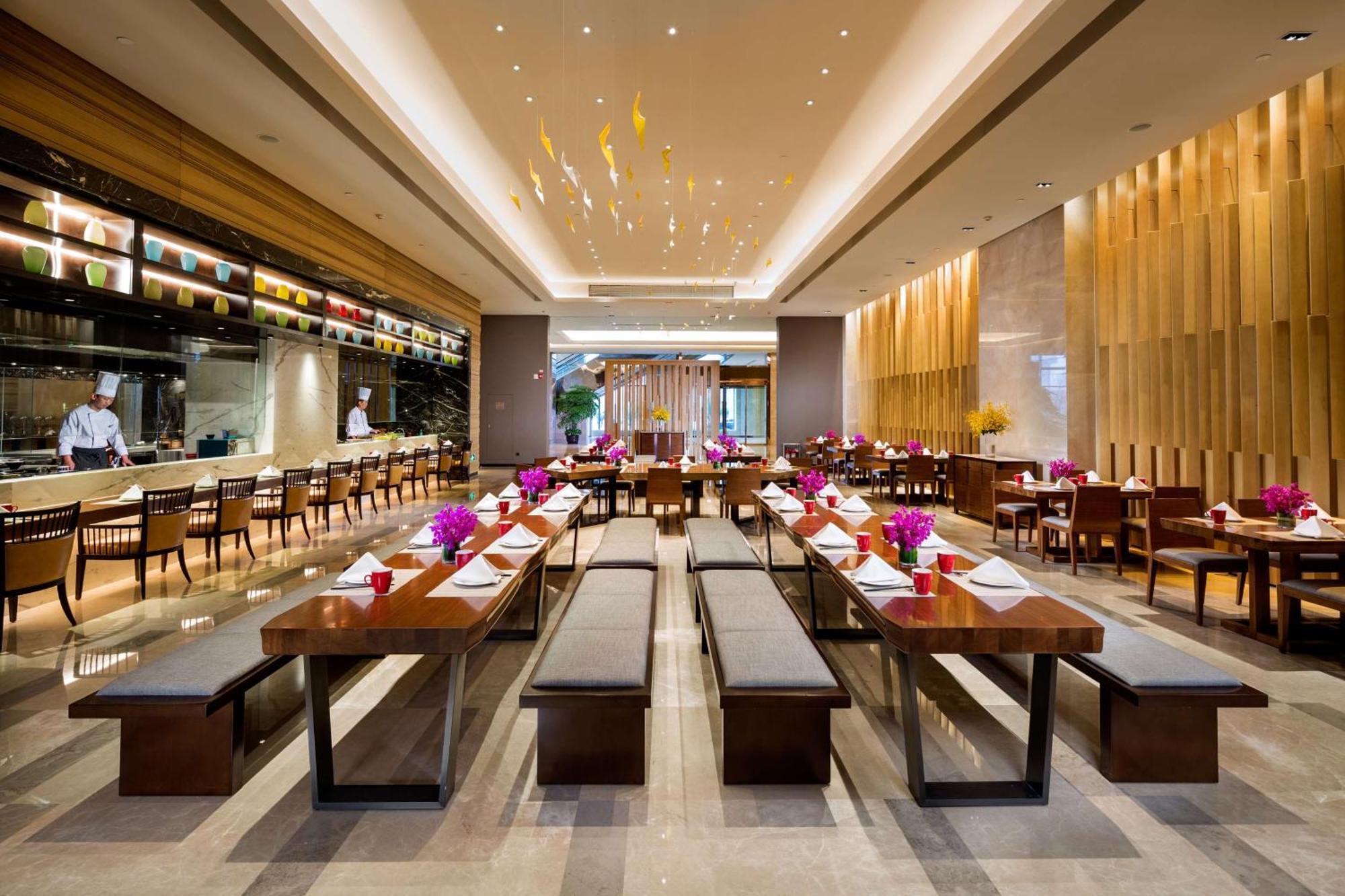 Hilton Урумчи Экстерьер фото